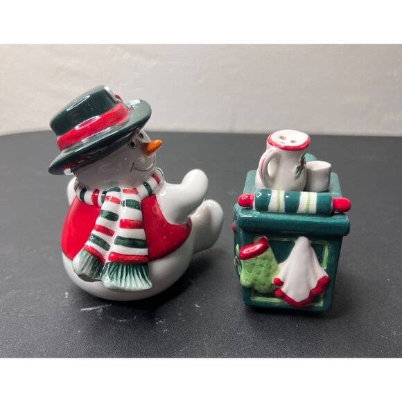 Snowman & Stove Ceramic Salt & Pepper Shaker Set Holiday Christmas Collectable - Picture 6 of 12